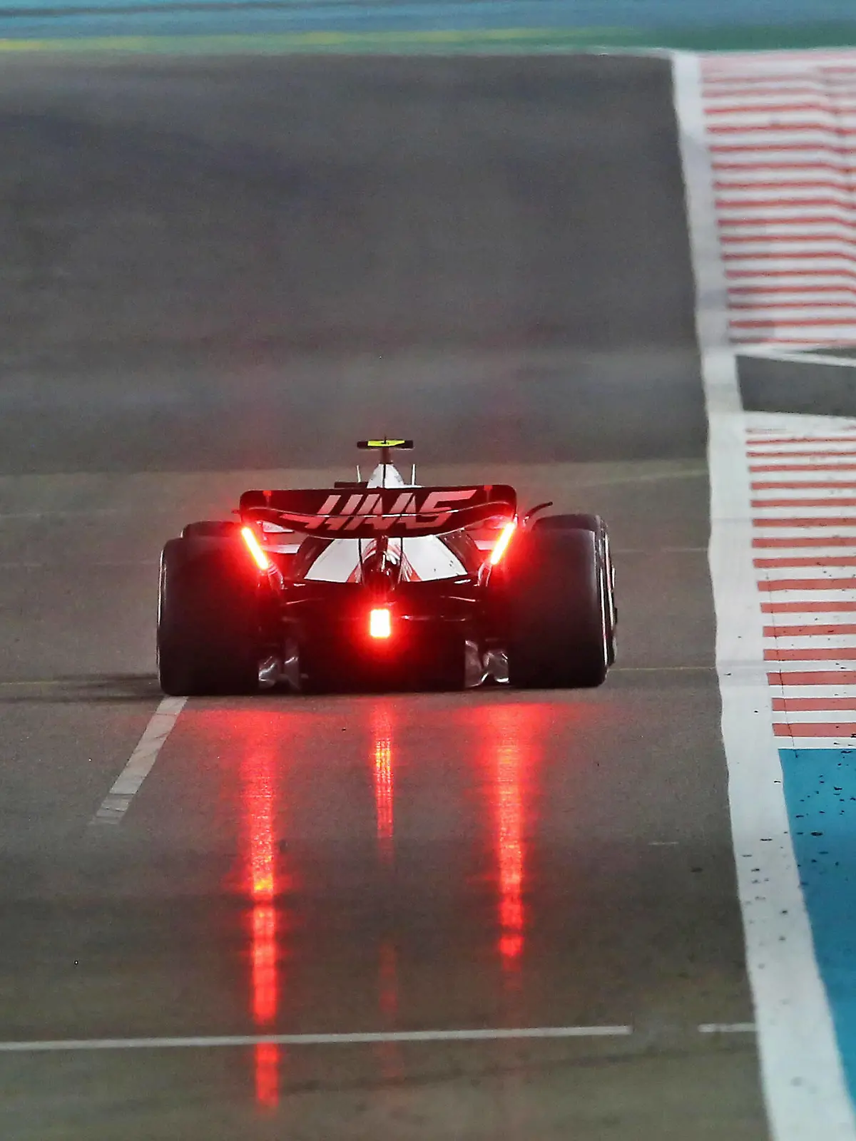20th November 2022 Yas Marina Circuit, Yas Island, Abu Dhabi Mick Schumacher GER Haas F1 Team VF-22 Ferrari, during the F1 Grand Prix Race day for Abu Dhabi F1 Race PUBLICATIONxNOTxINxUK ActionPlus12451415 HeulerxAndrey 