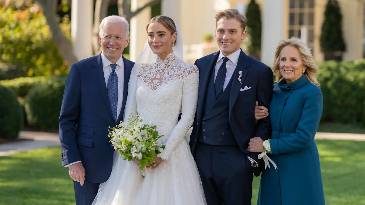 November 19, 2022, Washington, District of Columbia, USA: United States President Joe Biden and first lady Dr. Jill Biden attend the wedding of Peter Neal and Naomi Biden Neal, Saturday, November 19, 2022 on the South Lawn of the White House in Washington, DC..Mandatory Credit: Adam Schultz / White House via CNP Washington USA - ZUMAs152 20221119_zaa_s152_001 Copyright: xAdamxSchultzx-xWhitexHousexviaxCx