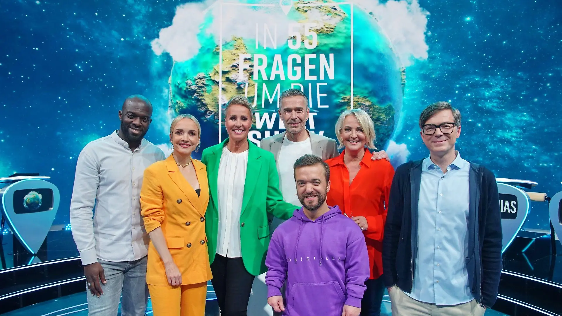 V.l.: Hans Sarpei, Janin Ullmann, Moderatorin Sonja Zietlow, Experte Dirk Steffens, Mathias Mester, Ulla Kock am Brink und Ralph Caspers.

Die Verwendung des sendungsbezogenen Materials ist nur mit dem Hinweis und Verlinkung auf RTL+ gestattet.