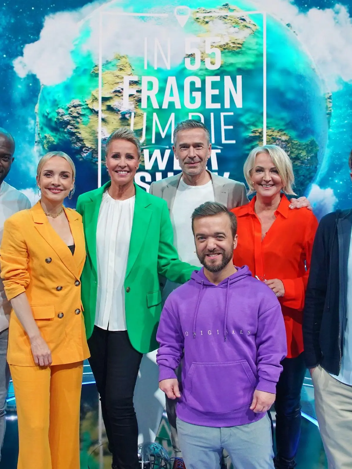 V.l.: Hans Sarpei, Janin Ullmann, Moderatorin Sonja Zietlow, Experte Dirk Steffens, Mathias Mester, Ulla Kock am Brink und Ralph Caspers.

Die Verwendung des sendungsbezogenen Materials ist nur mit dem Hinweis und Verlinkung auf RTL+ gestattet.