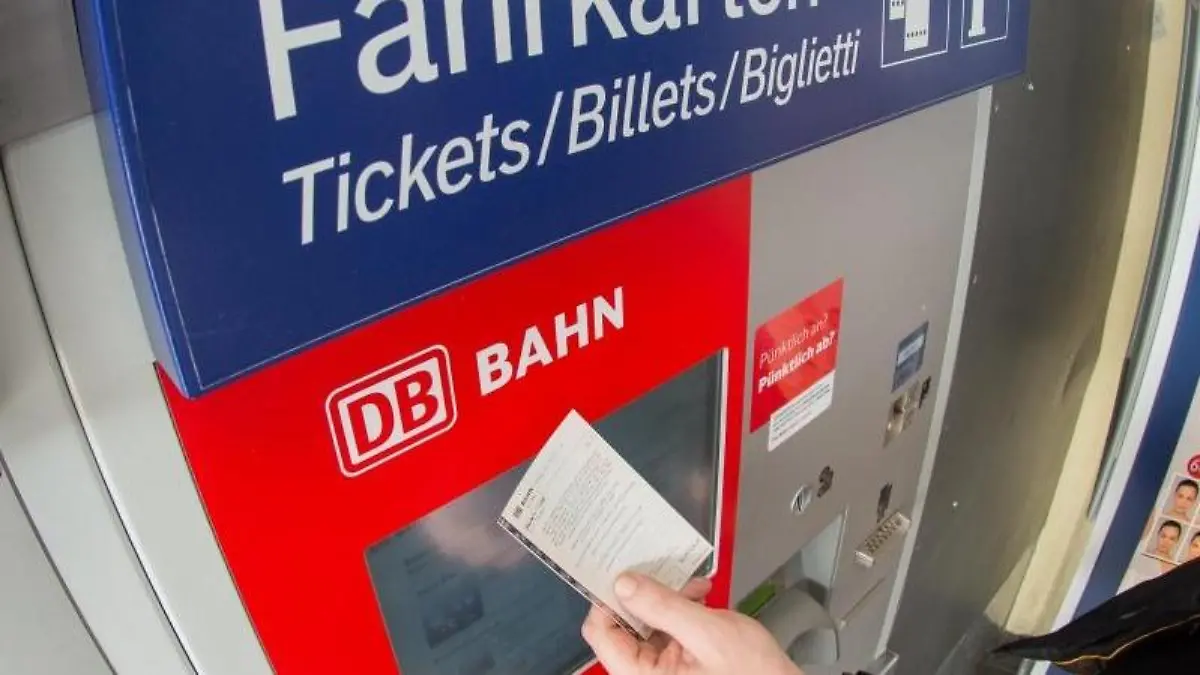 Wer an Weihnachten Bahn fahren will, sollte möglichst früh den Fahrschein kaufen. Foto: Armin Weigel