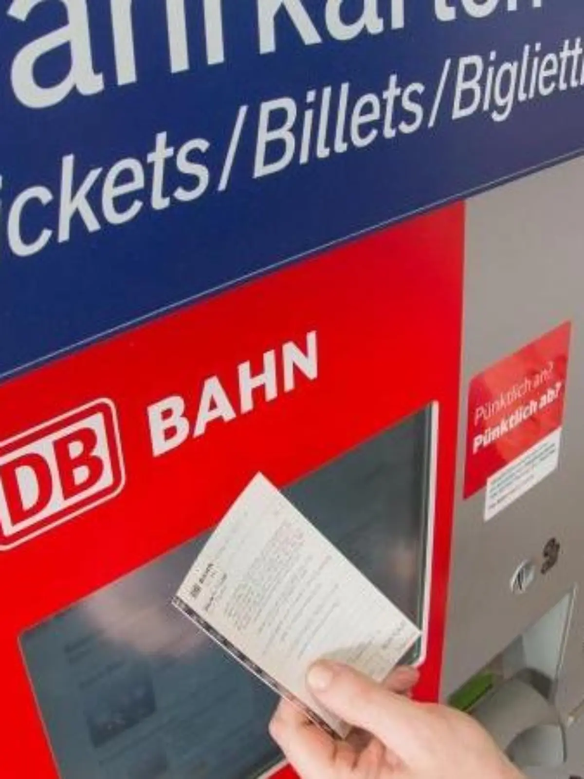 Wer an Weihnachten Bahn fahren will, sollte möglichst früh den Fahrschein kaufen. Foto: Armin Weigel
