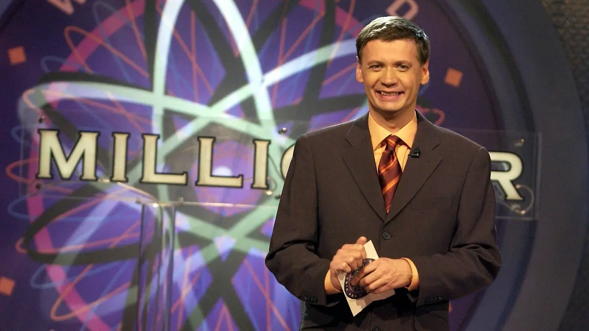 Quizmaster Günther Jauch am 26.11.2001 in Köln-Hürth bei der Aufzeichnung des dritten Prominenten-Specials seiner Show "Wer wird Millionär?".
