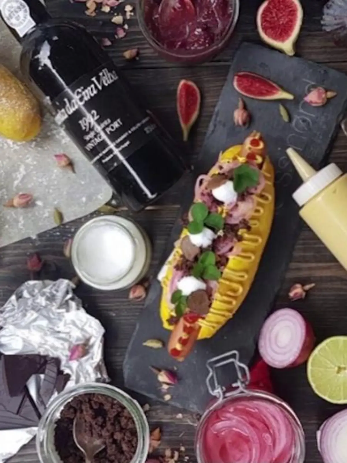 Hotdog mit Trüffel, Koberind und vielen weiteren Luxuszutaten