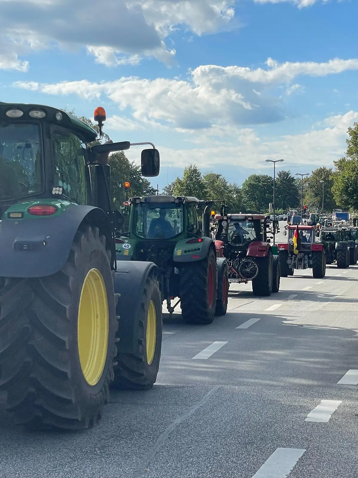 Traktoren rollen durch Kiel.  Landwirte beklagen fehlende Unterstützung aus der Politik.