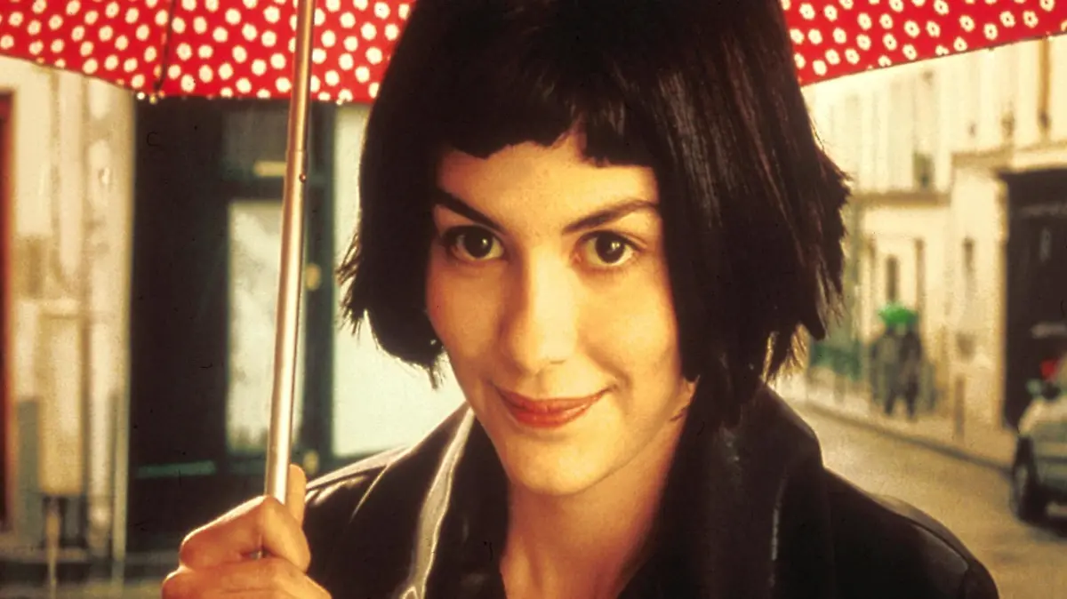 Die schüchterne Pariser Serviererin Amélie (Audrey Tautou) hat den Kopf in den Wolken und das Herz am rechten Fleck!