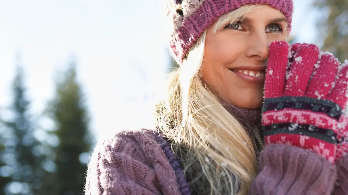 Portrait Of Smiling Woman In Winter Clothing, model released, , 10010560.jpg, 30s, Adult, Attractive, Beautiful, Blond, Blonde, Casual, Caucasian, Cheerful, Closeup, Clothing, Concentrating, Concentration, Considering, Contemplating, Contemplation, Day, Daydreaming, Enjoyment, Female, Fun, Germany, Gloves, Hair, Horizontal, Joy, Knit Hat, Long Hair, Looking Away, One, Outdoors, Person, Pondering, Portrait, Pretty, Scarf, Sky, Smile, Smiling, Snow, Standing, Thinking, Thought, Thoughtful, Warm, Winter, Woman, Wondering, Young,