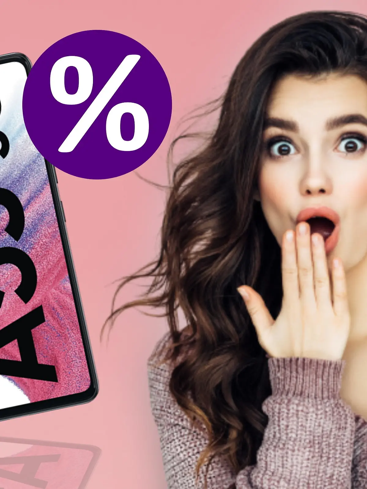 Das Samsung Galaxy A53 5G Awesome Black vor dunkelrosa Hintergrund mit einem weiß-lila Prozentzeichen an der linken Ecke und einer brünetten Frau die ein erstauntes Gesicht macht.