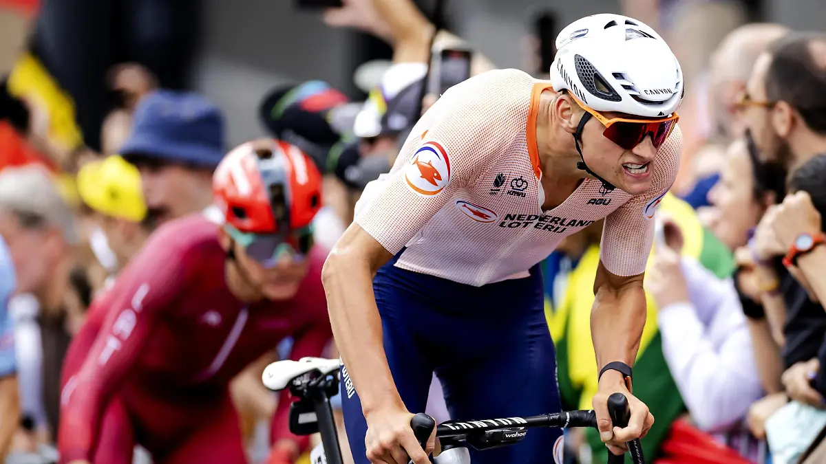 GLASGOW - Mathieu van der Poel during the men s road race on the fourth day of the cycling world championships. The Scottish city will be the scene of a World Championship, WM, Weltmeisterschaft with multiple cycling disciplines from 3 to 13 August. ANP ROBIN VAN LONKHUIJSEN xVIxANPxSportx/xxANPxIVx 475082917 originalFilename: 475082917.jpg
