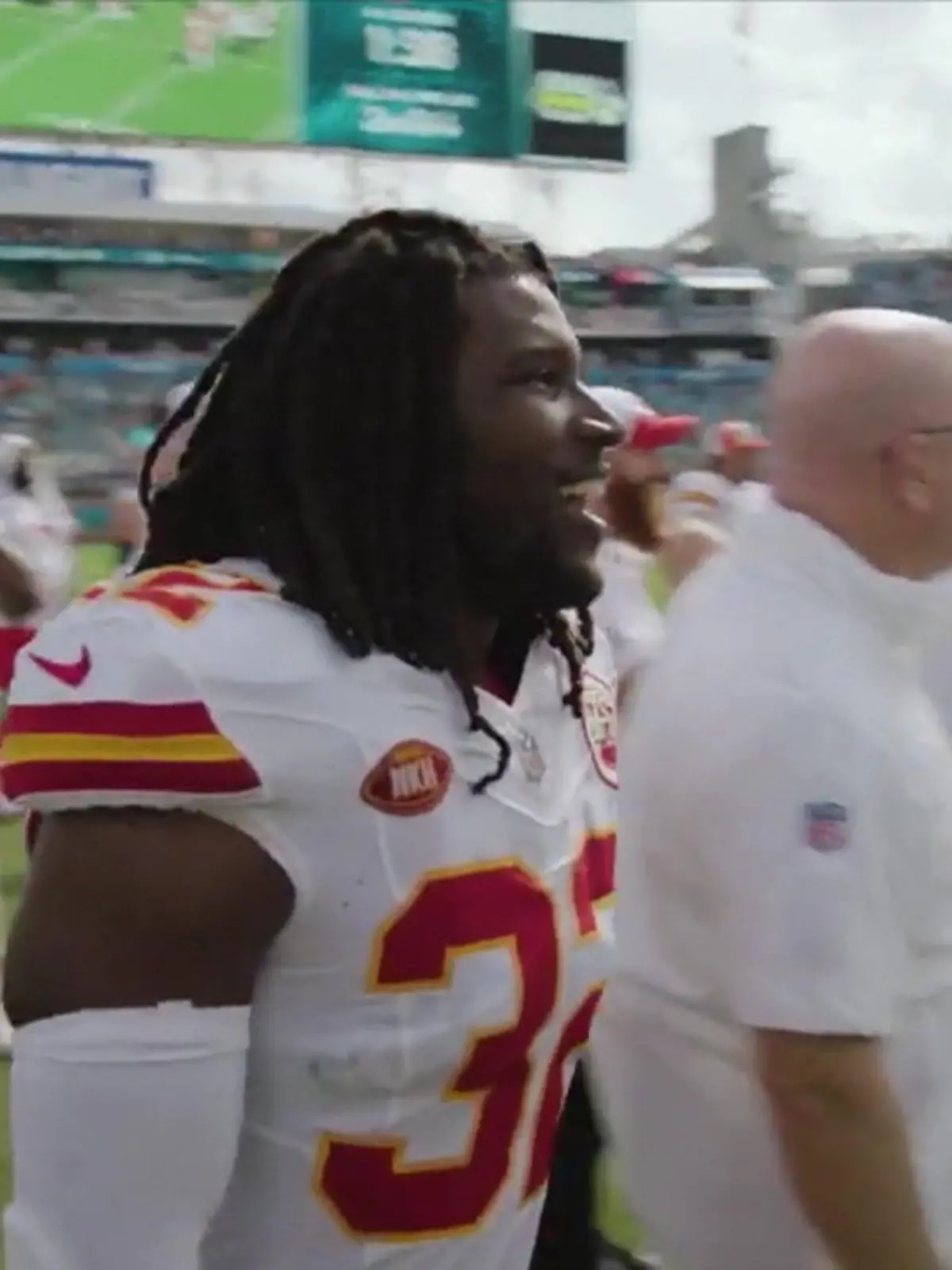 Chiefs-Linebacker Nick Bolton wurde für dasSpiel gegen die Jaguars mit einem Mikrofon verkabelt. Hautnah am Spielgeschehen des ersten Saisonsiegs der aktiven Super-Bowl-Champions.