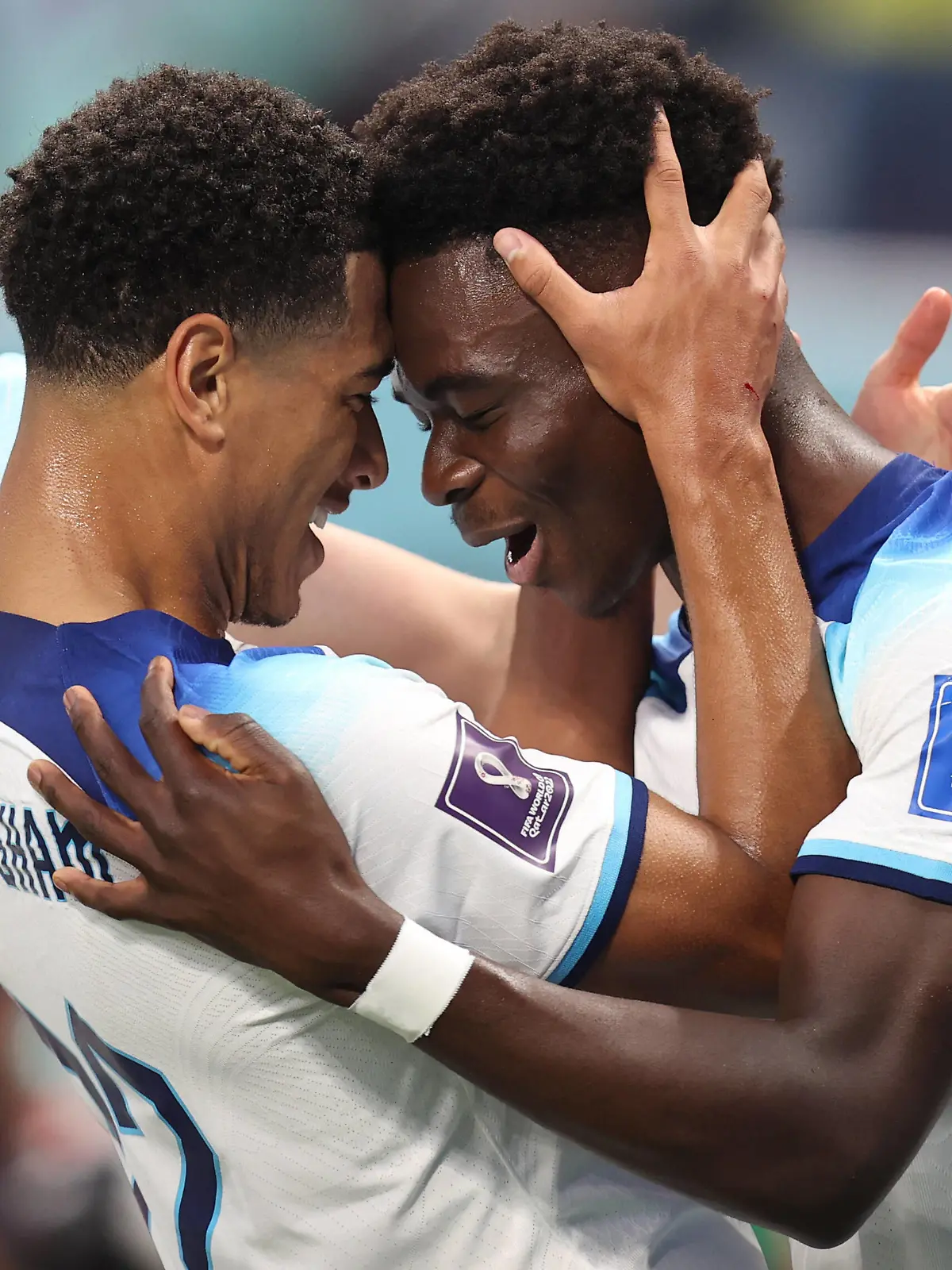  England v Iran FIFA World Cup, WM, Weltmeisterschaft, Fussball 21st November 2022 - FIFA World Cup - England v IR Iran - Bukayo Saka of England celebrates the second goal with Jude Bellingham of England . Photo: Charlotte Wilson / Offside. Doha Qatar *** England gegen Iran FIFA Fussball-Weltmeisterschaft 21. November 2022 FIFA Fussball-Weltmeisterschaft England gegen IR Iran Bukayo Saka England feiert das zweite Tor mit Jude Bellingham England Foto Charlotte Wilson Abseits Doha Katar PUBLICATIONxINxGERxSUIxAUTxONLY Copyright: xCharlottexWilsonx/xOffsidexOffside