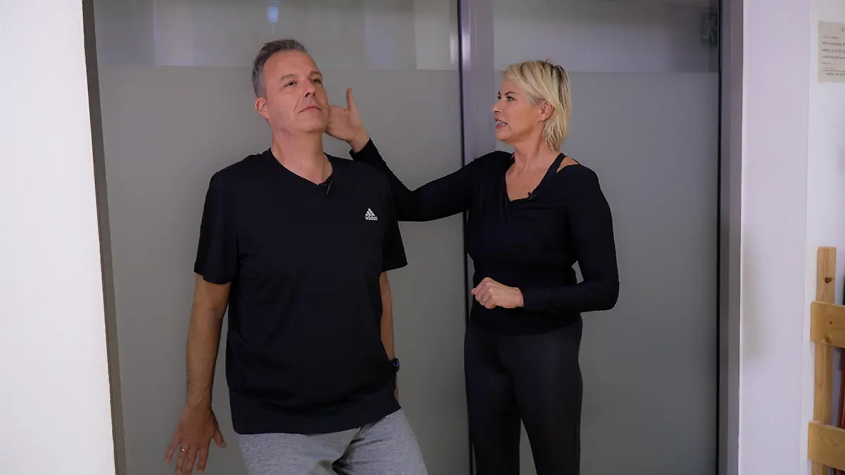 Dehnübungen mit Fitness-Expertin