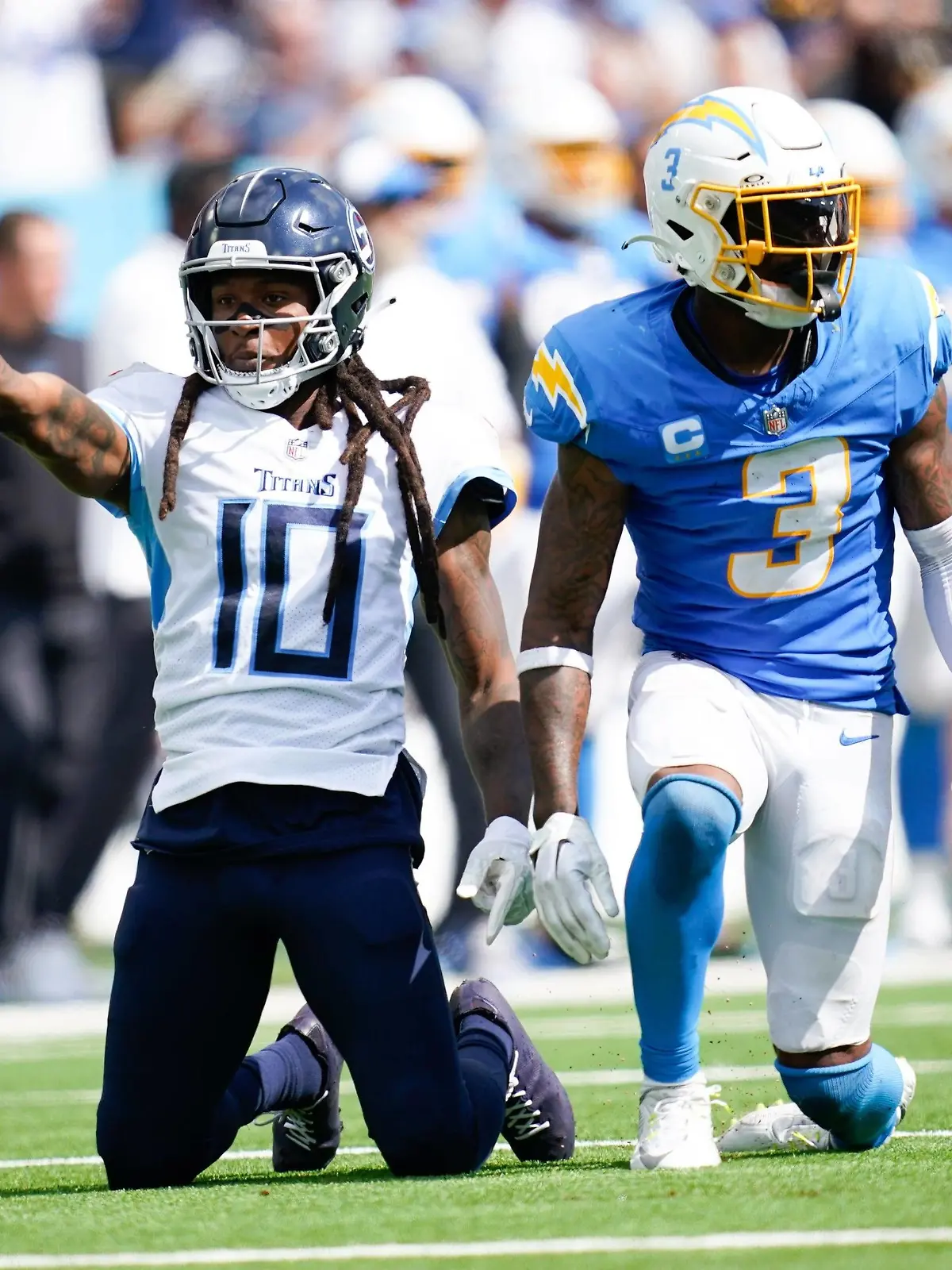 Syndication: The Tennessean Tennessee Titans wide receiver DeAndre Hopkins 10 celebrates a catch in the fourth quarter after being stopped by Los Angeles Chargers safety Derwin James Jr. 3 at Nissan Stadium in Nashville, Tenn., Sunday, Sept. 17, 2023. , EDITORIAL USE ONLY PUBLICATIONxINxGERxSUIxAUTxONLY Copyright: xAndrewxNellesx/xTennessean.comx 21443842
