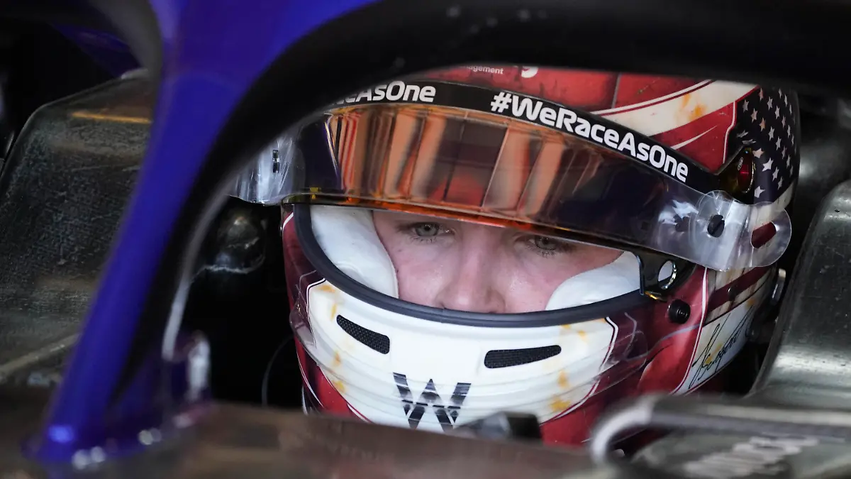 ARCHIV - 21.10.2022, USA, Austin: Motorsport: Formel-1-Weltmeisterschaft, Grand Prix der USA auf dem Circuit of the Americas; 1. Freies Training: Williams-Testfahrer Logan Sargeant sitzt in seinem Auto. (zu dpa: «Schumachers Williams-Chance vorbei: Sargeant schafft Superlizenz») Foto: Darron Cummings/AP/dpa +++ dpa-Bildfunk +++