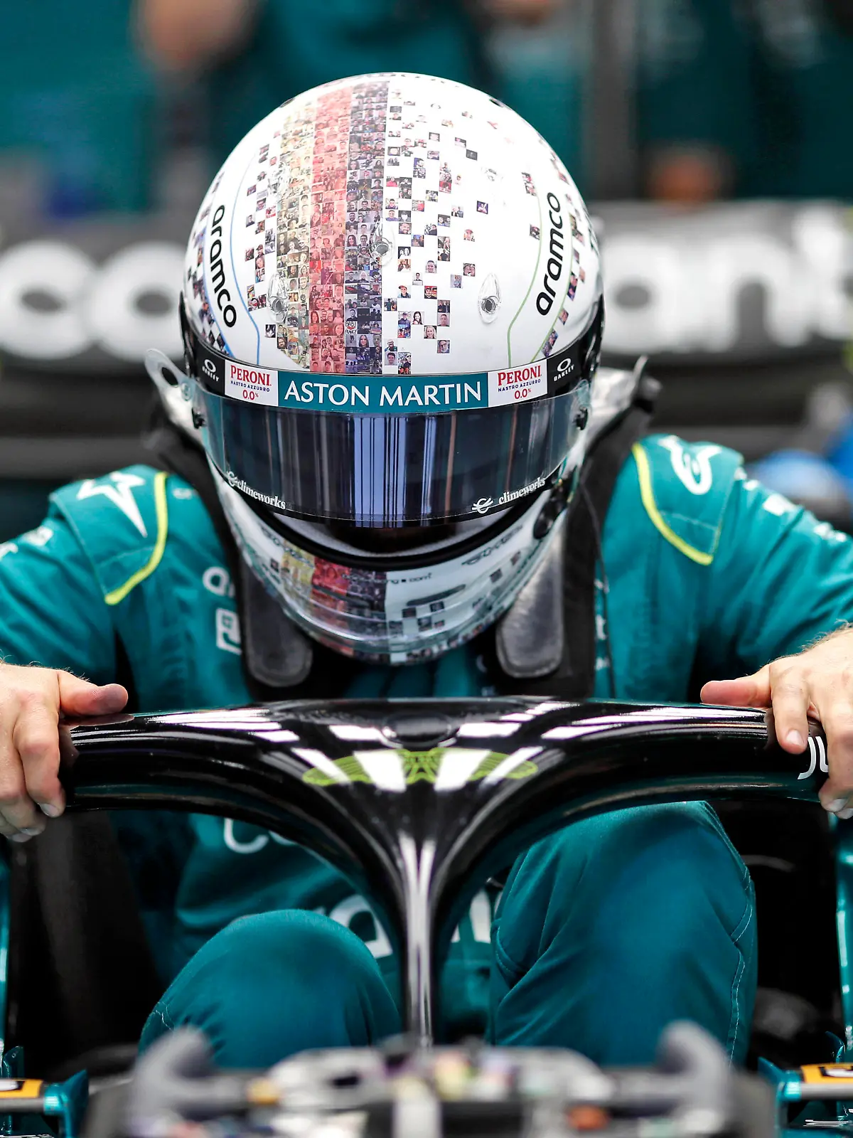 Formula 1 2022: Abu Dhabi GP YAS MARINA CIRCUIT, UNITED ARAB EMIRATES - NOVEMBER 19: Sebastian Vettel, Aston Martin during the Abu Dhabi GP at Yas Marina Circuit on Saturday November 19, 2022 in Abu Dhabi, United Arab Emirates. Photo by Zak Mauger / LAT Images Images PUBLICATIONxINxGERxSUIxAUTxHUNxONLY GP2222_082353_54I6637 