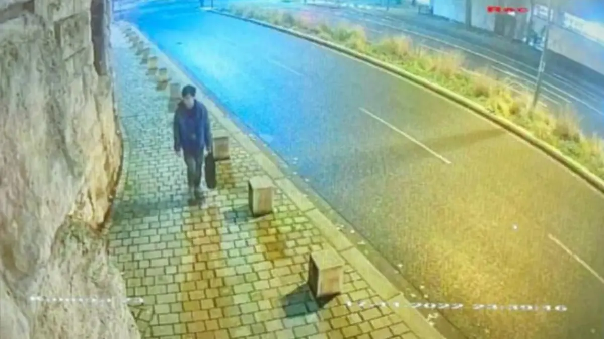 Die Polizei Essen sucht diese Person auf dem Foto.