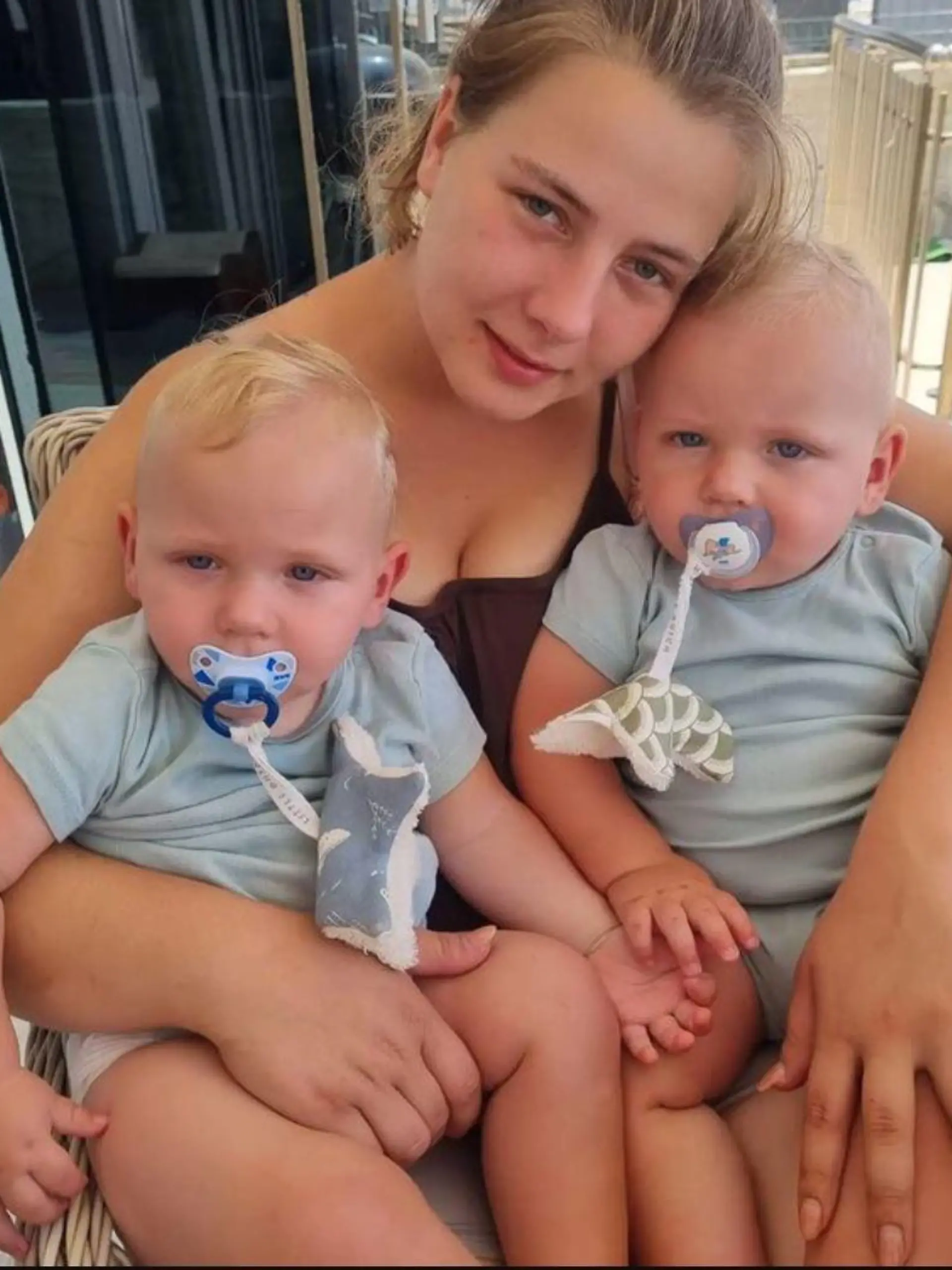 Sarafina Wollnys Zwillinge Casey und Emory halten sie ganz schön auf Trab.