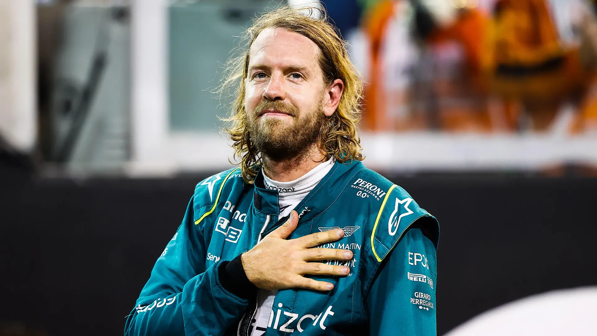 Formula 1 2022: Abu Dhabi GP YAS MARINA CIRCUIT, UNITED ARAB EMIRATES - NOVEMBER 20: Sebastian Vettel, Aston Martin, on the grid at the end of his final race in F1 during the Abu Dhabi GP at Yas Marina Circuit on Sunday November 20, 2022 in Abu Dhabi, United Arab Emirates. Photo by Andy Hone / LAT Images Images PUBLICATIONxINxGERxSUIxAUTxHUNxONLY GP2222_113819_ONZ3794 
