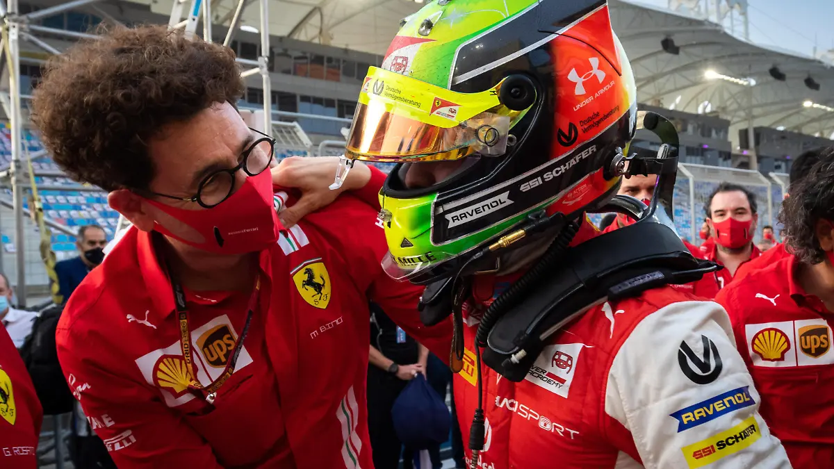  20 Schumacher Mick ger, Prema Racing, Dallara F2 2018, ambiance, portrait, celebrating his title with BINOTTO Mattia ita, Team Principal & Technical Director of the Scuderia Ferrari after the 12th round of the 2020 FIA Formula 2 Championship from December 4 to 6, 2020 on the Bahrain International Circuit, in Sakhir, Bahrain FORMULE 2 : GP Bahrain F2 - 06/12/2020 DPPI/PANORAMIC PUBLICATIONxNOTxINxFRAxITAxBEL SAK_GP_SR-9904