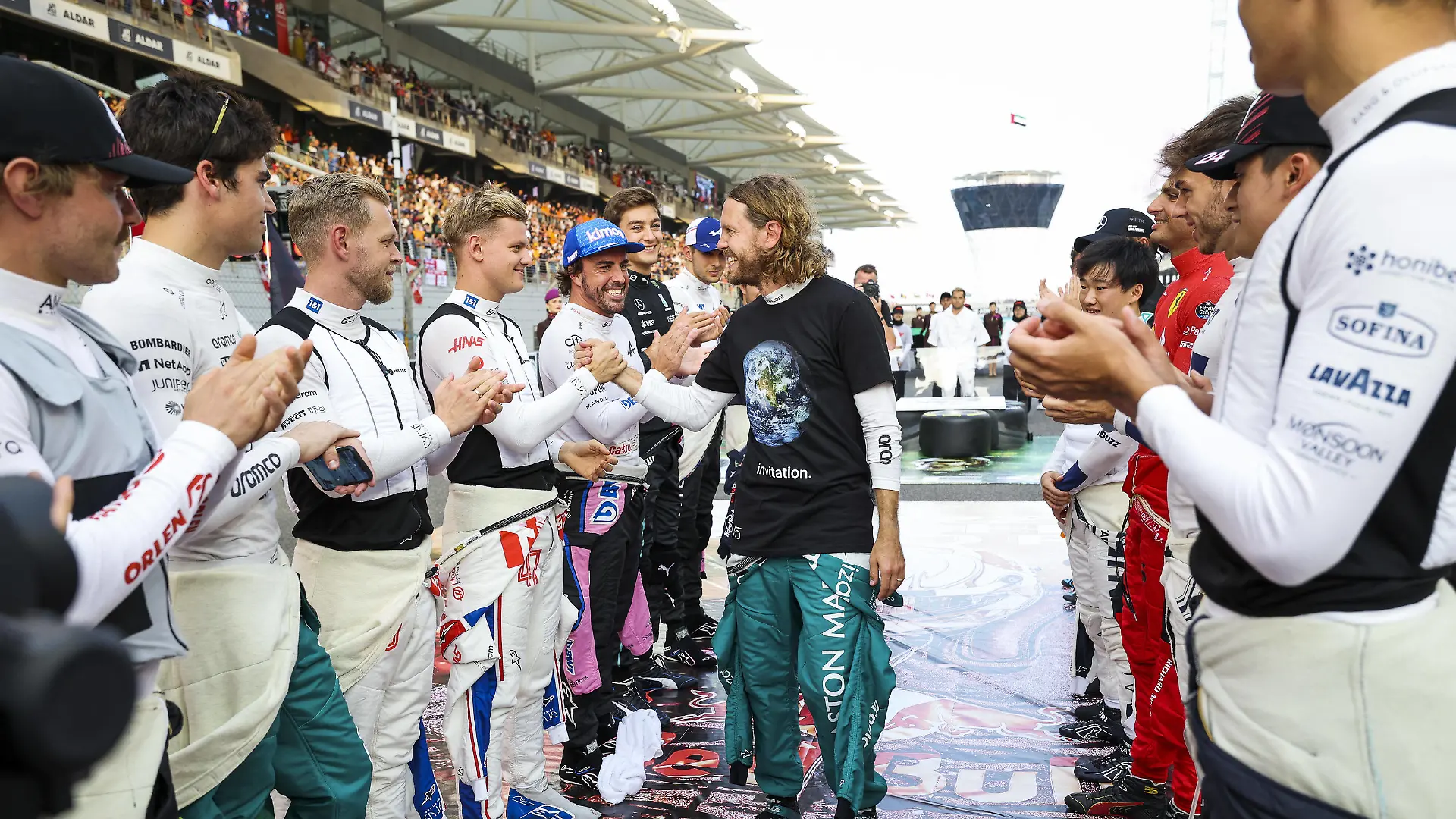  VETTEL Sebastian ger, Aston Martin F1 Team AMR22, portrait with all the f1 drivers during the Formula 1 Etihad Airways Abu Dhabi Grand Prix 2022, 22nd round of the 2022 FIA Formula One World Championship, WM, Weltmeisterschaft from November 18 to 20, 2022 on the Yas Marina Circuit, in Yas Island, Abu Dhabi - F1 - ABU DHABI GRAND PRIX 2022 - RACE DPPI/Panoramic PUBLICATIONxNOTxINxFRAxITAxBEL 00122050_G00D1450.JPG