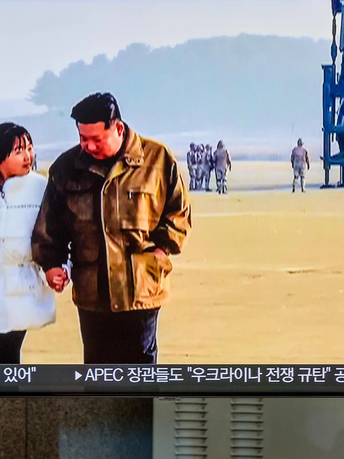  November 19, 2022, Seoul, South Korea: A TV screen shows North Korea s KCNA released pictures of North Korean leader Kim Jong Un and his daughter during a news program at the Yongsan Railway Station in Seoul, South Korea. North Korean leader Kim Jong-un declared a resolute nuclear response to threats by the United States during an on-site inspection of the country s test-firing of a Hwasong-17 intercontinental ballistic missile ICBM earlier this week, Pyongyang s state media said 19 November..The missile, launched from Pyongyang International Airport, flew 999.2 kilometers for 4,135 seconds at an apogee of 6,040.9km and landed in the international waters of the East Sea, according to the Korean Central News Agency KCNA..The KCNA release - ZUMAs197 20221119_zaa_s197_022 Copyright: xKimxJae-Hwanx