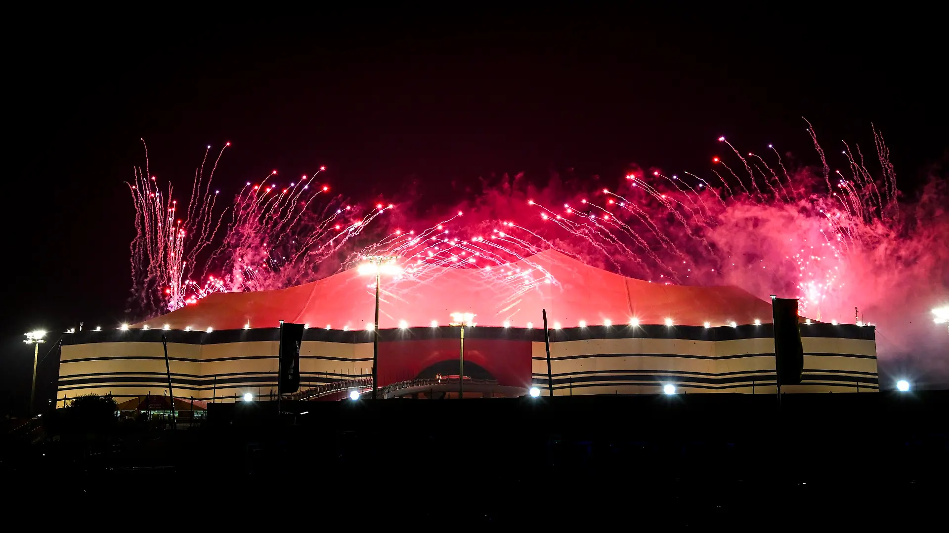 DOHA, QATAR - NOVEMBER 20 : Opening ceremony ahead of the FIFA World Cup, WM, Weltmeisterschaft, Fussball Qatar 2022 Groupe A match between Qatar and Ecuador at the Al Bayt Stadium on November 20, 2022 in Doha, Qatar, 20/11/2022  Qatar v Ecuador - FIFA World Cup Qatar 2022 PhotoNews/Panoramic PUBLICATIONxINxGERxSUIxAUTxHUNxONLY 