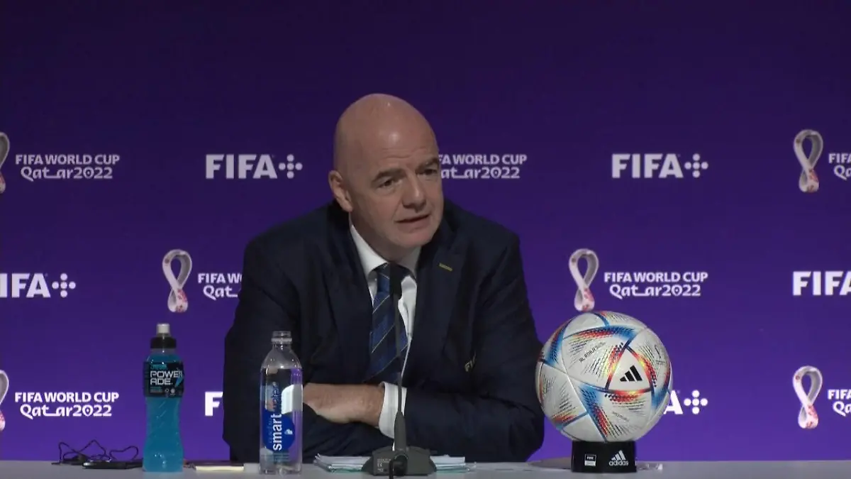 FIFA-Boss wäre sogar für eine WM in Nordkorea Irre Pressekonferenz in Katar