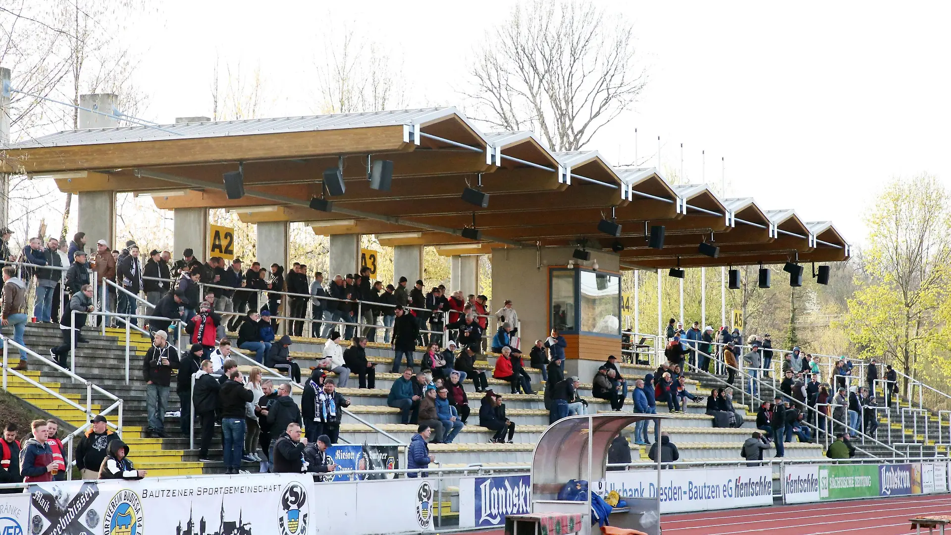 Bautzen, 10.04.2019, Stadion Müllerwiese, Fussball, sächsischer Landespokal, Halbfinale , FSV Budissa Bautzen vs. FSV Zwickau 0:2 (0:2) , Im Bild: Stadionansicht, Ansicht, Haupttribüne, Tribüne. , *** Bautzen 10 04 2019 stadium Müllerwiese football Saxon state cup semi-final FSV Budissa Bautzen vs FSV Zwickau 0 2 0 2 in picture stadium view view main grandstand grandstand