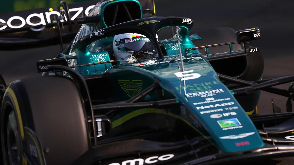 Formula 1 2022: Abu Dhabi GP YAS MARINA CIRCUIT, UNITED ARAB EMIRATES - NOVEMBER 19: Sebastian Vettel, Aston Martin AMR22 during the Abu Dhabi GP at Yas Marina Circuit on Saturday November 19, 2022 in Abu Dhabi, United Arab Emirates. Photo by Glenn Dunbar / LAT Images Images PUBLICATIONxINxGERxSUIxAUTxHUNxONLY GP2222_103335177A4582