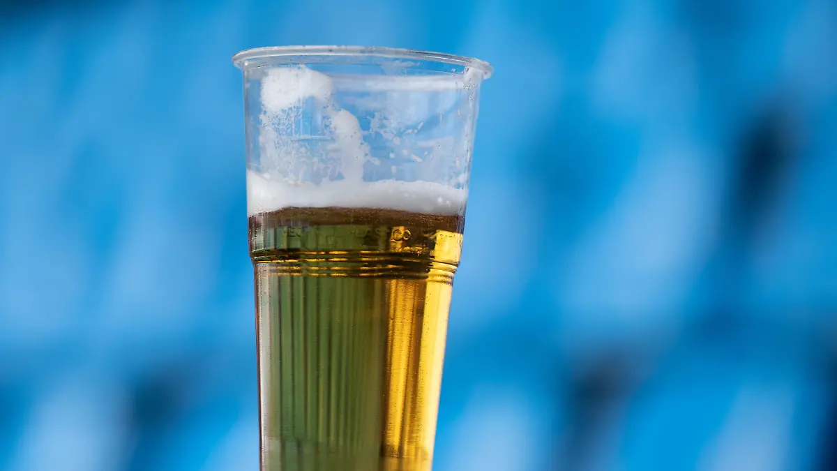 ARCHIV - 10.04.2022, Nordrhein-Westfalen, Bochum: Bei der WM in Katar soll der Bierausschank doch geändert werden. (zu dpa: «Bericht: Kein Verkauf von Bier rund um WM-Stadien») Foto: Bernd Thissen/dpa +++ dpa-Bildfunk +++