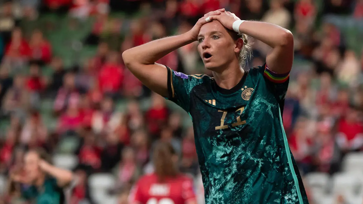 Alexandra Popp Deutschland, 11 aergert sich ueber eine vergebene Torchance, DEN, Daenemark vs Deutschland, UEFA Frauen Fussball Nations League, Liga A, 1. Spieltag, 22.09.2023 DEN, Daenemark vs Deutschland, UEFA Frauen Fussball Nations League, Liga A, 1. Spieltag, 22.09.2023 Viborg *** Alexandra Popp Germany, 11 upset over missed goal chance, DEN, Denmark vs Germany, UEFA Womens Nations League, League A, Matchday 1, 22 09 2023 DEN, Denmark vs Germany, UEFA Womens Nations League, League A, Matchday 1, 22 09 2023 Viborg Copyright: xEibner-Pressefoto/Memmlerx EP_MMR