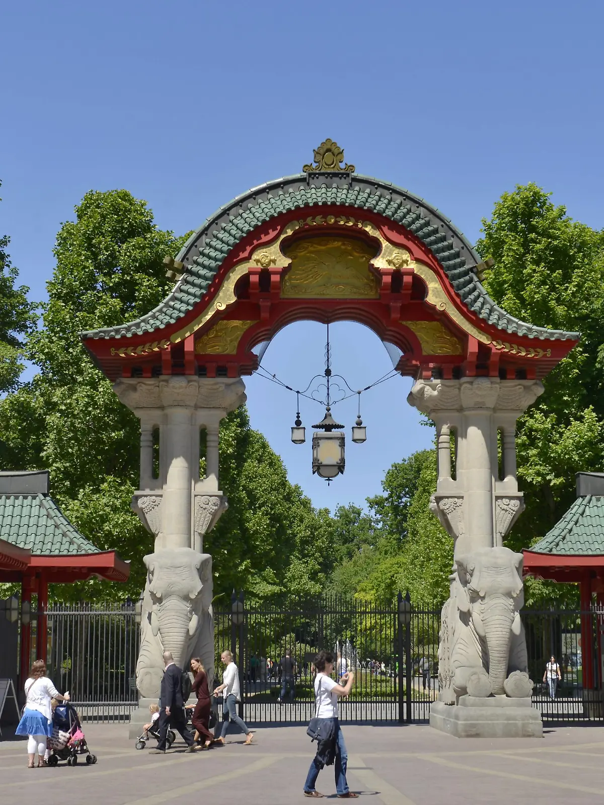 Elefantentor, Zoologischer Garten, Budapester Strasse, Tiergarten, Mitte, Berlin, Deutschland | Verwendung weltweit