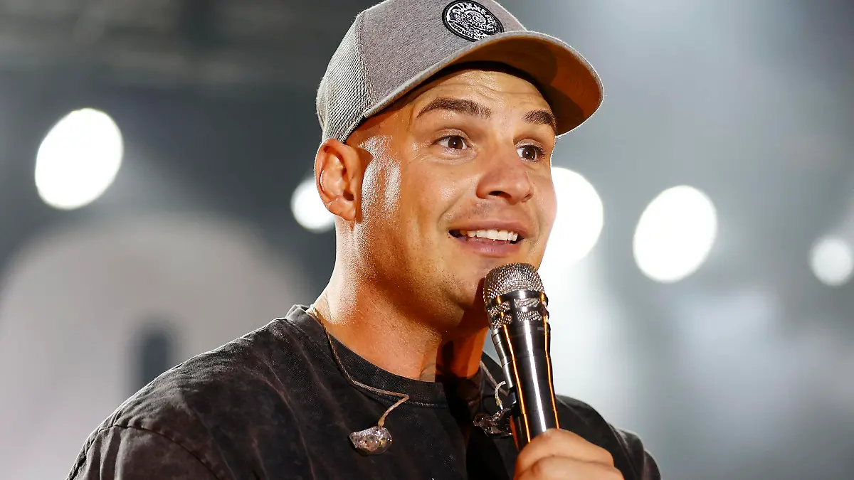 Pietro Lombardi live auf dem Waltroper Parfest im Moselbachpark. Waltrop, 27.08.2023 *** Pietro Lombardi live at the Waltrop Parfest in the Moselbachpark Waltrop, 27 08 2023 Foto:xT.xSchröerx/xFuturexImagex lombardi_3822
