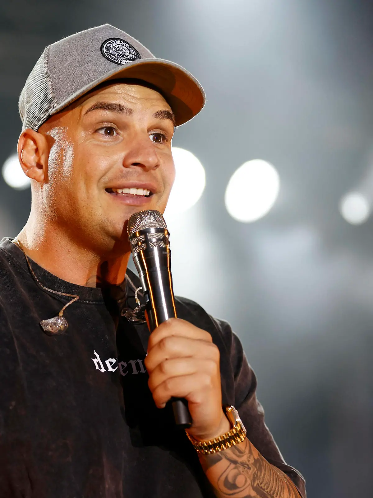 Pietro Lombardi live auf dem Waltroper Parfest im Moselbachpark. Waltrop, 27.08.2023 *** Pietro Lombardi live at the Waltrop Parfest in the Moselbachpark Waltrop, 27 08 2023 Foto:xT.xSchröerx/xFuturexImagex lombardi_3822