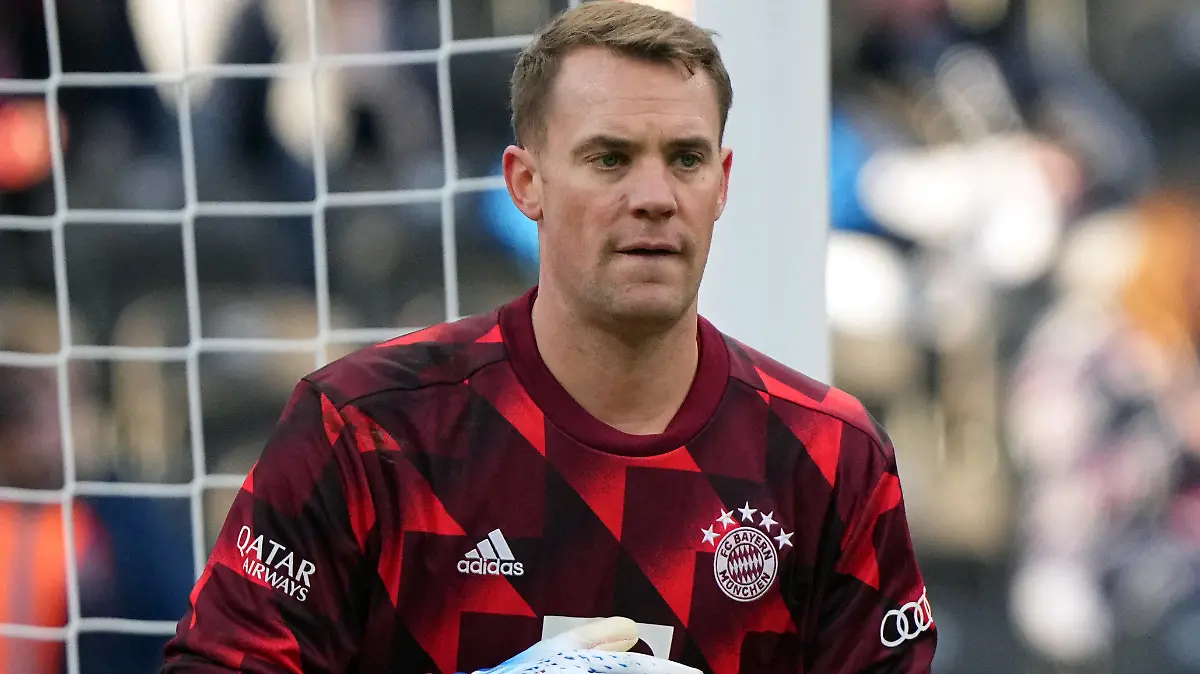ARCHIV - 05.11.2022, Berlin: Fußball: Bundesliga, Hertha BSC - Bayern München, 13. Spieltag, Olympiastadion, Bayerns Torhüter Manuel Neuer vor dem Spiel in Aktion. Der verletzte Nationaltorhüter arbeitet am Comeback bei den Bayern. (zu dpa: «Erstmals seit Skiunfall: Neuer trainiert wieder im Torhüter-Team») Foto: Soeren Stache/dpa +++ dpa-Bildfunk +++