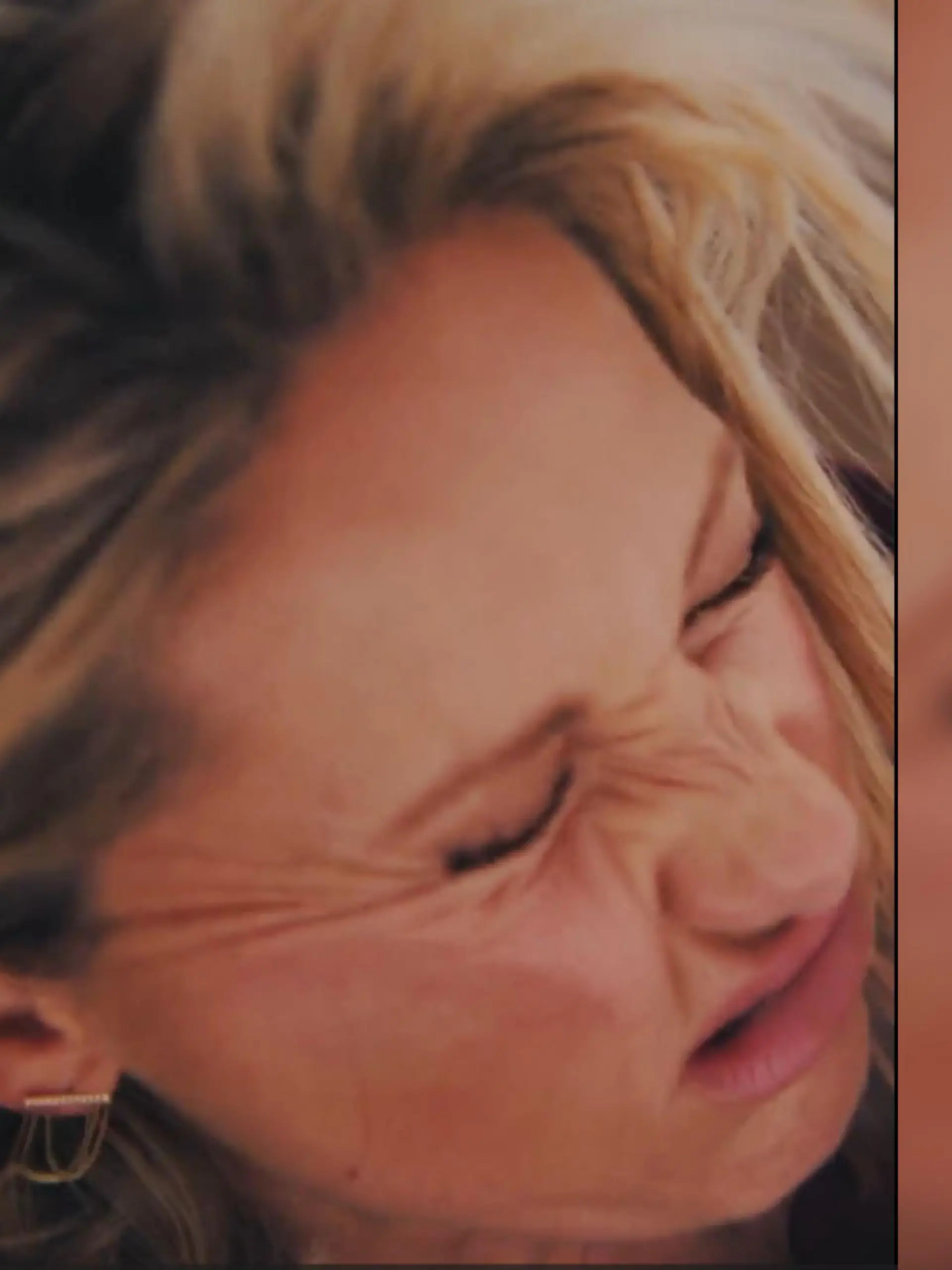 Helene Fischer verzieht das Gesicht