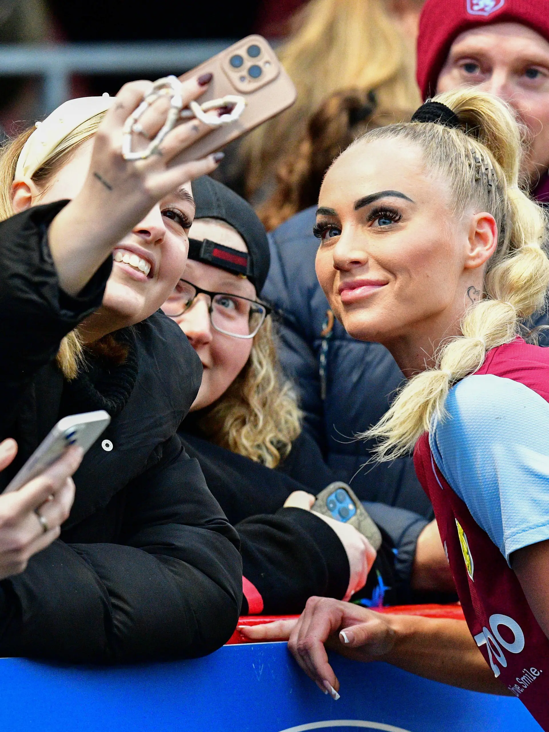 Alisha Lehmann of Aston Villa has a selfie with some Villa fans following the FA Women s Super League match between Brighton & Hove Albion Women and Aston Villa at The People s Pension Stadium on February 12th 2023 in Crawley, United Kingdom Where: Crawley, West Sussex, United Kingdom When: 12 Feb 2023 Credit: Jeff Mood/phcimages/Cover Images **NOT AVAILABLE FOR PUBLICATION IN UK NEWSPAPERS** PUBLICATIONxNOTxINxUKxFRA Copyright: xJeffxMood/phcimages/CoverxImagesx 52437444