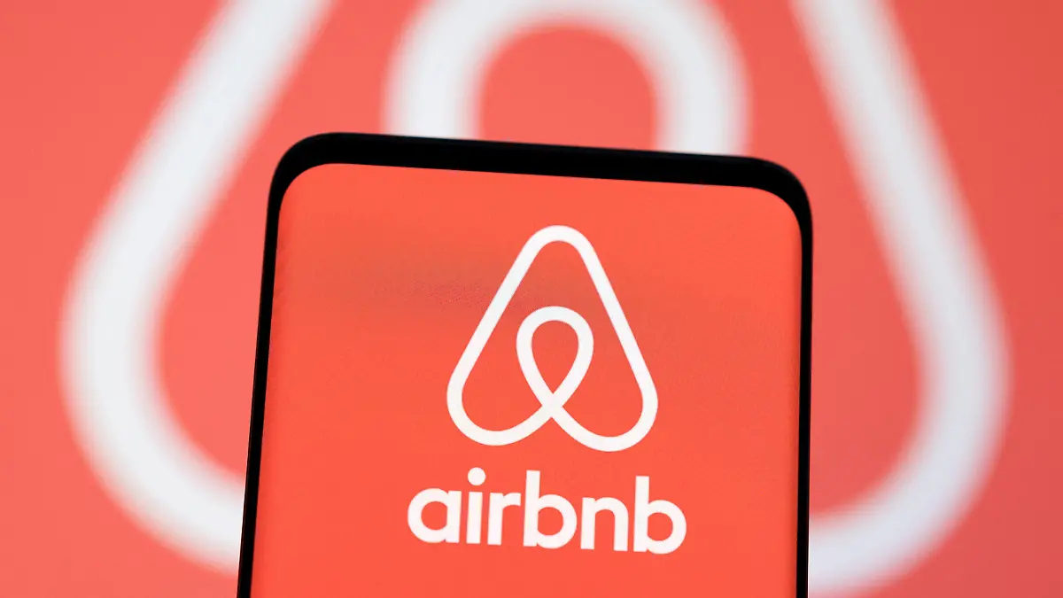 FILE PHOTO: Airbnb logo is seen displayed in this illustration taken, May 3, 2022. REUTERS/Dado Ruvic/Illustration/File Photo
