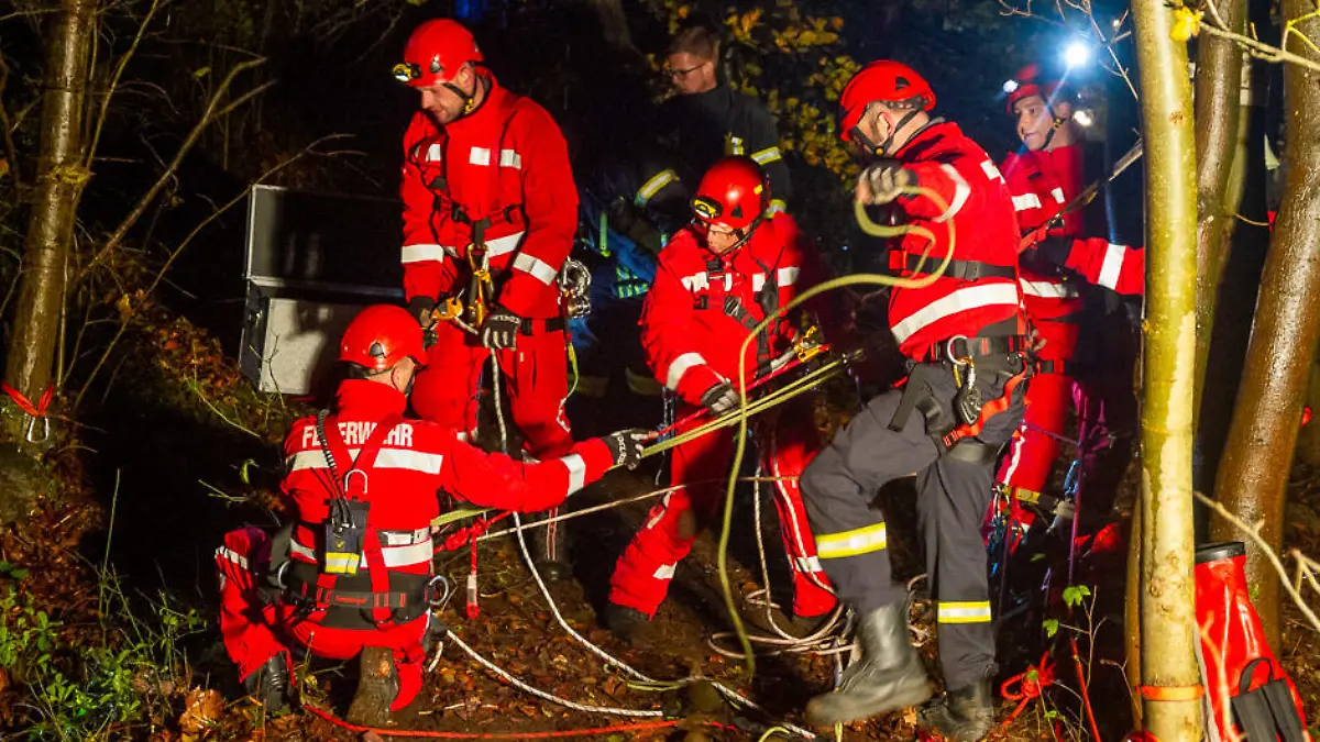 Für die Feuerwehr und die Höhenretter war die Rettung schwierig.