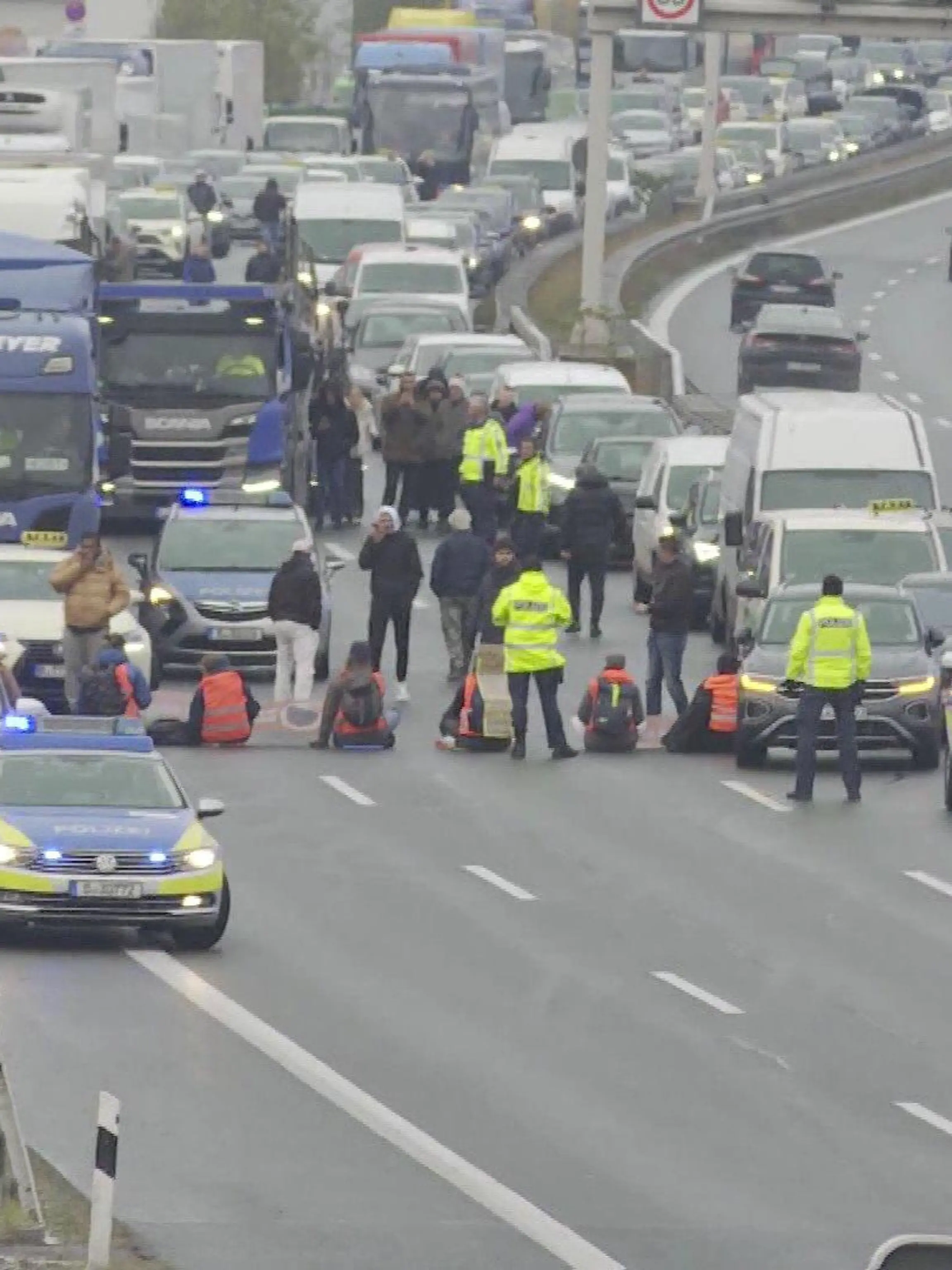 Autobahn zum BER blockiert