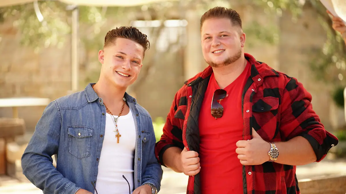 Gianni (l.) und Harry Marcello Laffontien beim Auslands-Recall in Italien.

Die Verwendung des sendungsbezogenen Materials ist nur mit dem Hinweis und Verlinkung auf RTL+ gestattet.