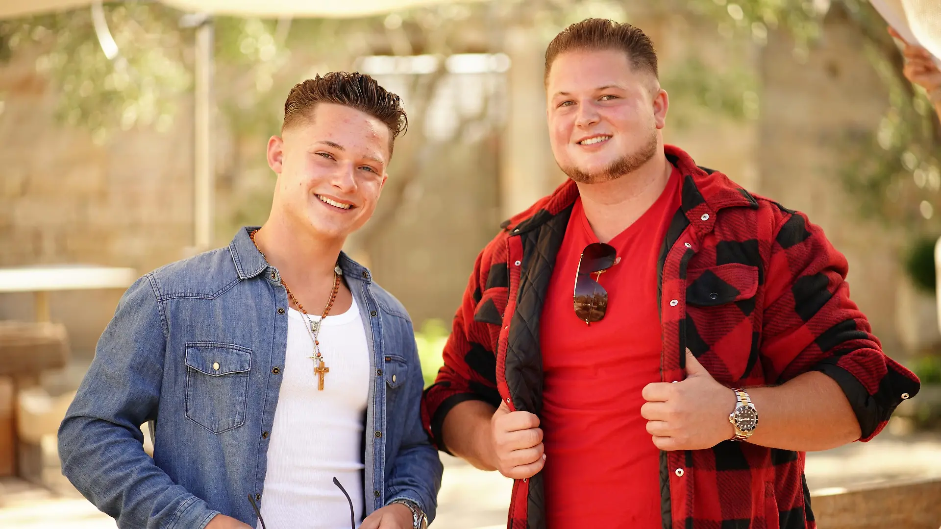 Gianni (l.) und Harry Marcello Laffontien beim Auslands-Recall in Italien.
Die Verwendung des sendungsbezogenen Materials ist nur mit dem Hinweis und Verlinkung auf RTL+ gestattet.