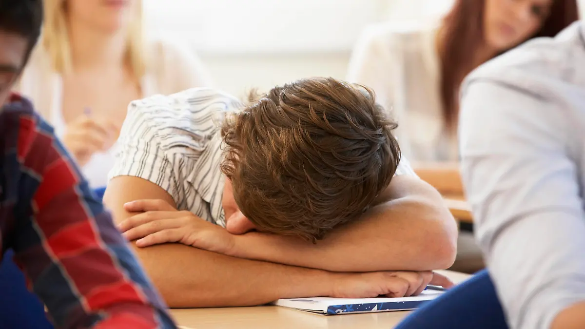 IMAGO Creative: Gesundheit, Burnout erschöpfung,schule,schüler,student,burn out,burnout,burnout-syndrom,burnoutsyndrom,erschöpft,schülerin,schülerinnen,studenten,studierende,studierender *** exhaustion,school,school children,college student,exhaustions,schools,school childrens,college students,student,students mmq-n6t ,model released, Symbolfoto