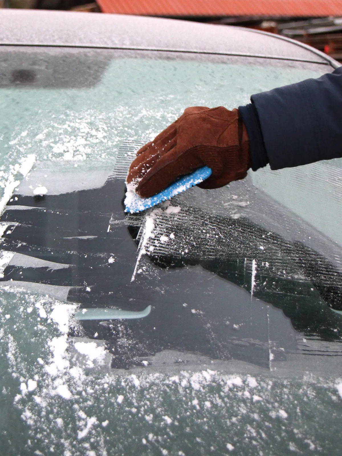  Winden Themenbild - Eis kratzen, Eiskratzen, Eiskratzer, Autoscheibe eisfrei machen Themenbild - Eis kratzen, Eiskratzen, Eiskratzer, Autoscheibe eisfrei machen eine Hand kratzt mit einem Eiskratzer die von Eis und Schnee festgefrorene Autoscheibe, Frontscheibe, frei Symbolbild, Themenbild, Featurebild *** winches theme picture ice scratching, ice scraping, ice scraper, make car window ice-free theme picture ice scratching, ice scraping, ice scraper, make car window ice-free one hand scratches with an ice scraper the car window frozen by ice and snow, windscreen, free symbol picture, theme picture, feature picture Copyright: xFleigx/xEibner-Pressefotox EP_dfg