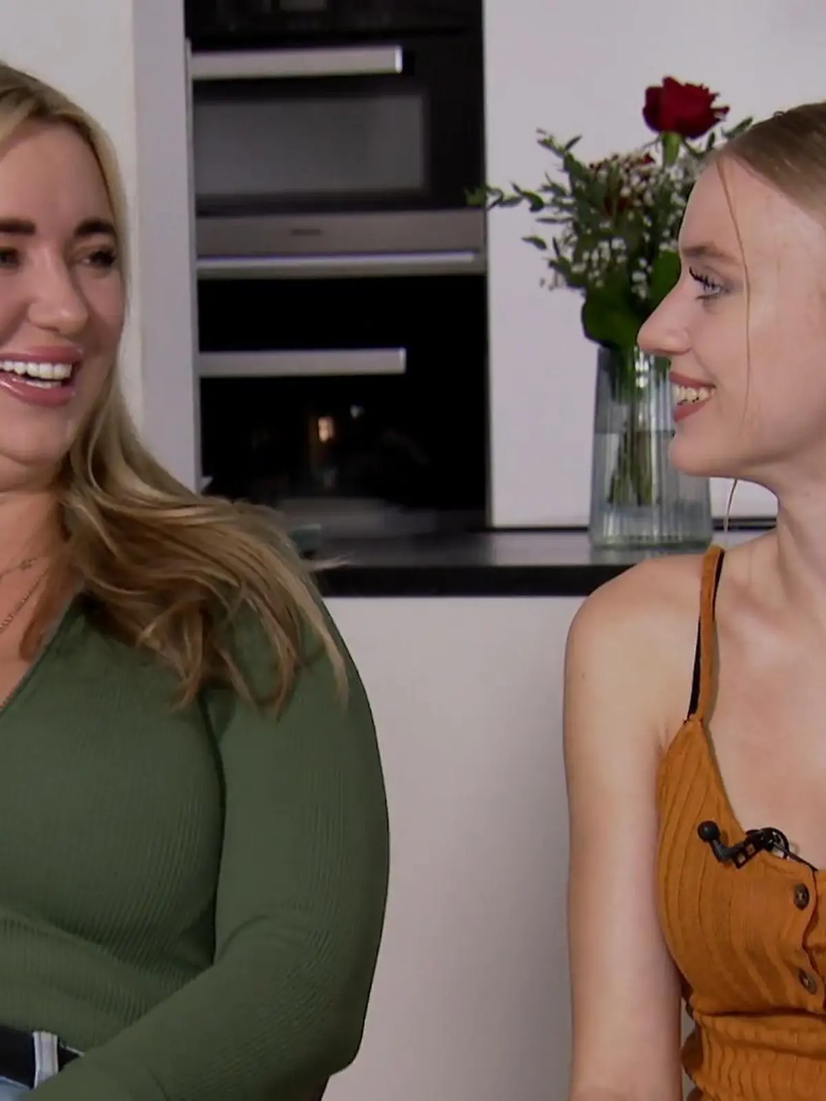 Bild zu: "Cathy Lugner und Tochter Leo im Interview"