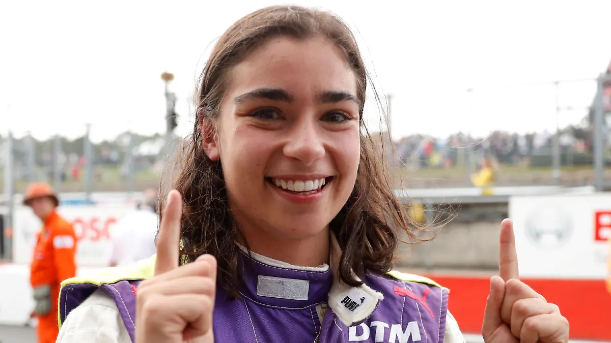 FILE PHOTO: Motorsports - W Series - Brands Hatch - Brands Hatch, West Kingsdown, Britain - August 11, 2019 Jamie Chadwick of Great Britain celebrates winning the W Series championship REUTERS/Matthew Childs - RC1154D86CD0/File Photo