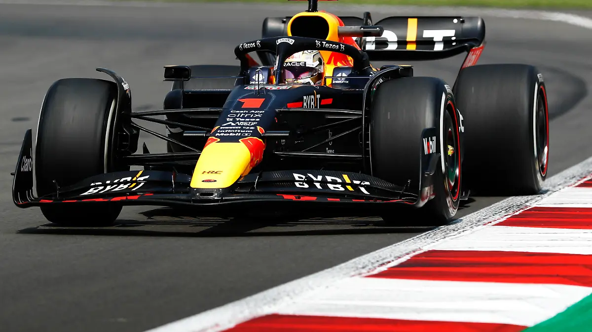 Formula 1 2022: Mexico City GP AUTODROMO HERMANOS RODRIGUEZ, MEXICO - OCTOBER 28: Max Verstappen, Red Bull Racing RB18 during the Mexico City GP at Autodromo Hermanos Rodriguez on Friday October 28, 2022 in Mexico City, Mexico. Photo by Carl Bingham / LAT Images Images PUBLICATIONxINxGERxSUIxAUTxHUNxONLY GP2220_124758_W4I8357