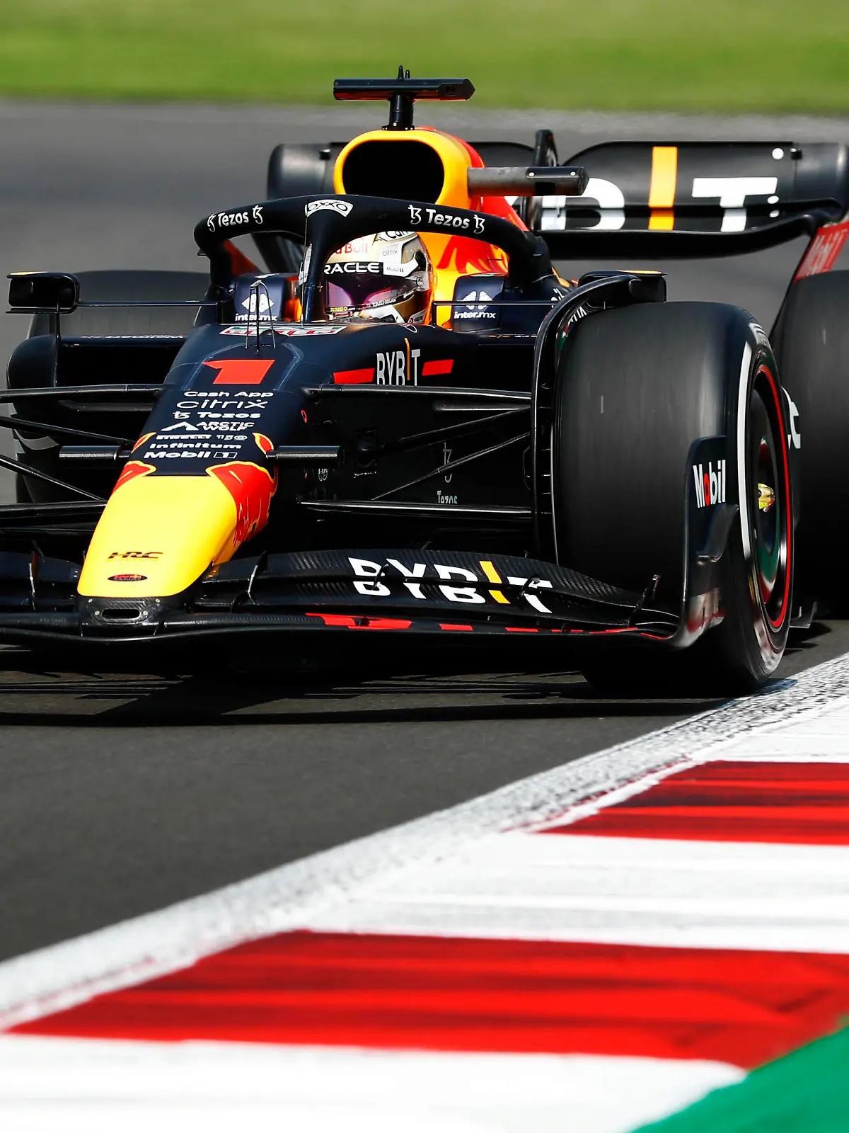  Formula 1 2022: Mexico City GP AUTODROMO HERMANOS RODRIGUEZ, MEXICO - OCTOBER 28: Max Verstappen, Red Bull Racing RB18 during the Mexico City GP at Autodromo Hermanos Rodriguez on Friday October 28, 2022 in Mexico City, Mexico. Photo by Carl Bingham / LAT Images Images PUBLICATIONxINxGERxSUIxAUTxHUNxONLY GP2220_124758_W4I8357