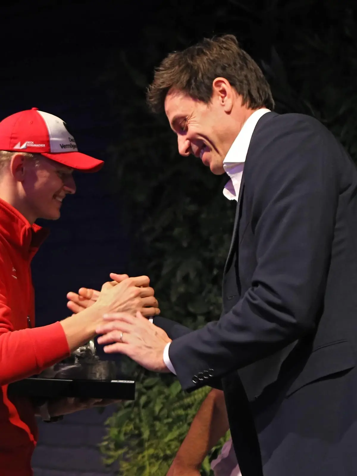 13.10.2018, xxx, Hockenheim, Hockenheimring, DTM Finale, Samstag, Saison 2018, vl.: Mick Schumacher, Prema Powerteam, Formel-3-Meister, European Formula 3 Championship, Handschlag mit Toto Wolff, Mercedes Benz Motorsportchef, *** 13 10 2018 xxx Hockenheimring DTM Final Saturday Season 2018 from left to right Mick Schumacher Prema Powerteam Formula 3 Champion European Formula 3 Championship Handshake with Toto Wolff Mercedes Benz Motorsport Director  