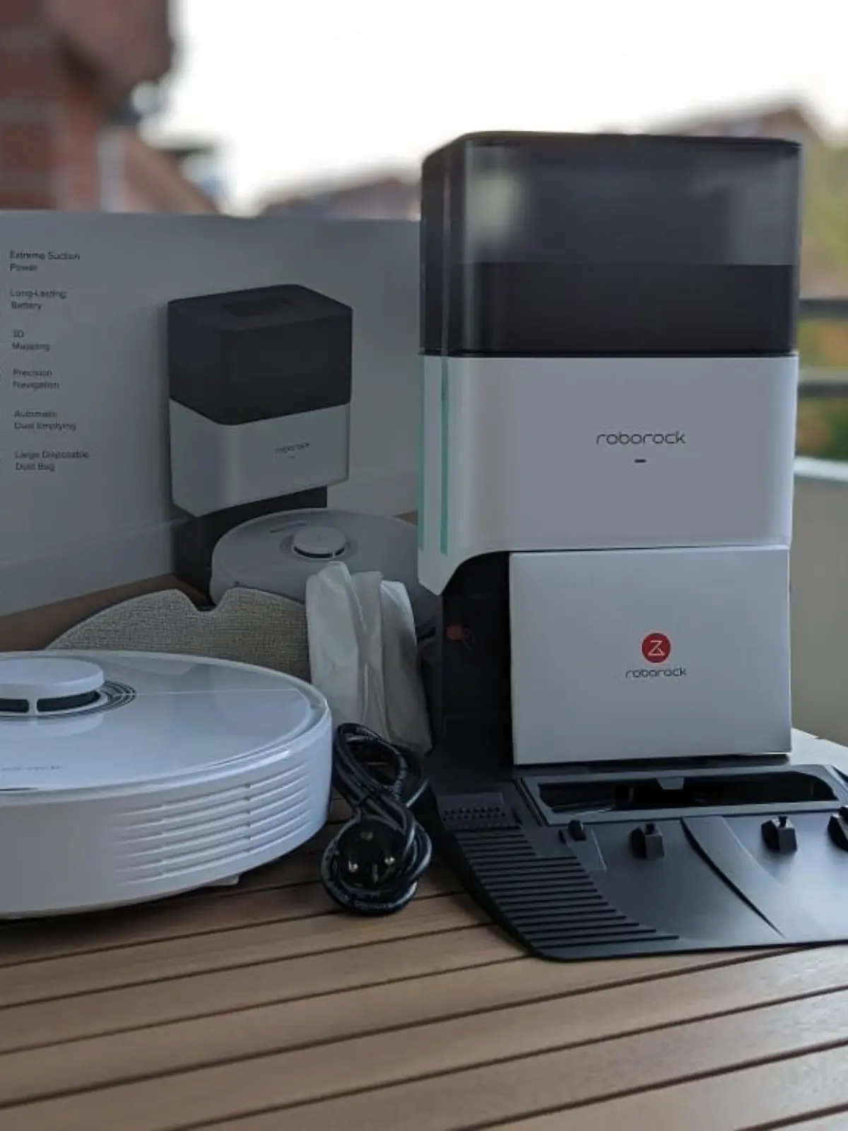 Lieferumfang: Roborock Q7 Max, Saugstation, Quick-Start-Guide, Ersatzbeutel und Mopp